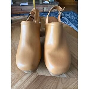 Women's Watson Platform Clog Heels Tan- Universal Thread Size 11